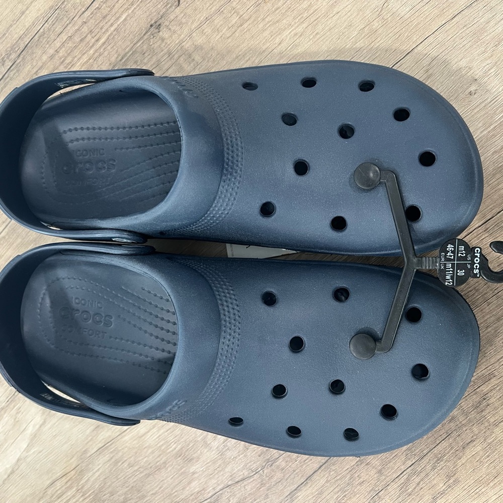 NWT. Crocs. Size 12.